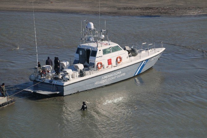 Karaya Oturan Yunan Sahil Güvenlik Botu, Türk Sahil Güvenlik Ekipleri Tarafından Kurtarıldı