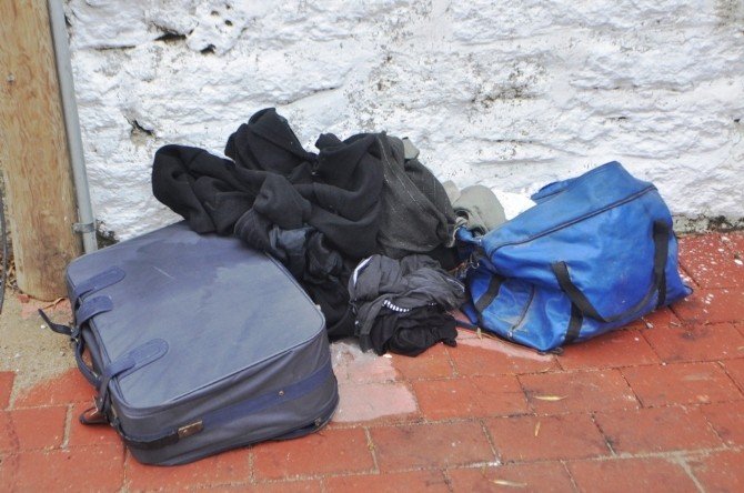 Pazar Girişinde Unutulan Çantalar Polisi Alarma Geçirdi