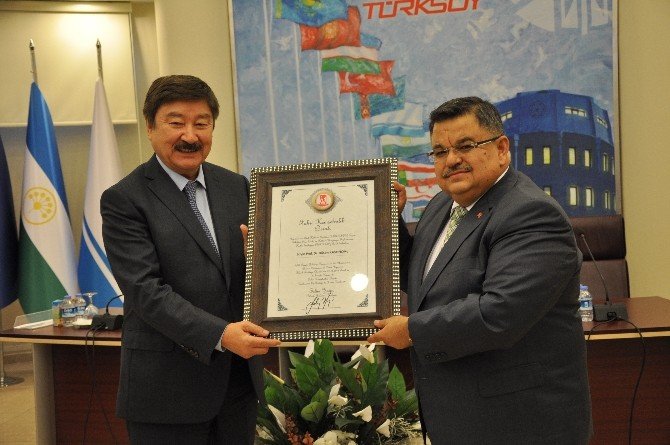Kazakistan Cumhuriyeti Kültür Eski Bakanına Fahri Hemşehrilik Beratı Verildi