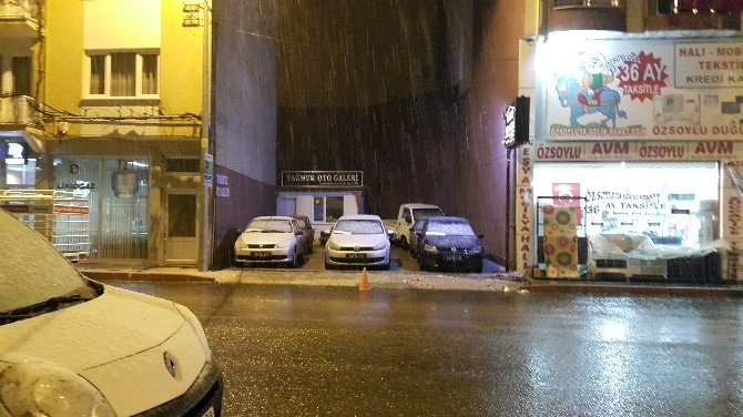 Dursunbey’de Kar Yağışı Etkili Olmaya Başladı