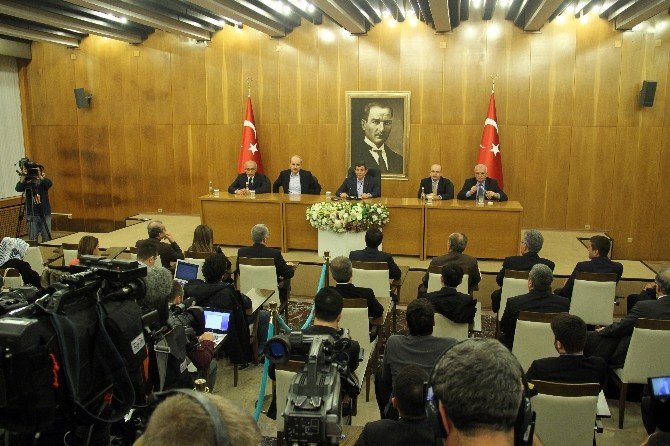 Başbakan Davutoğlu, İngiltere Ziyaretine İlişkin Açıklama Yaptı