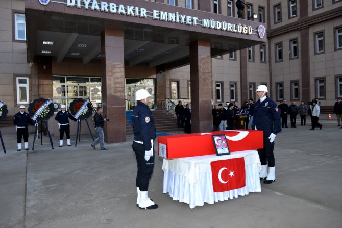 Diyarbakır’da şehit polis memuru için tören düzenlendi