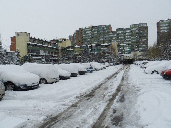 Kar Yağışı Kosova’yı Etkisi Altına Aldı