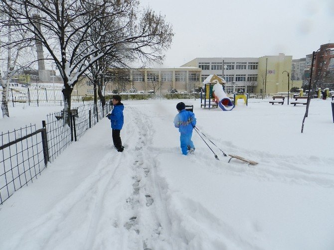 Kar Yağışı Kosova’yı Etkisi Altına Aldı