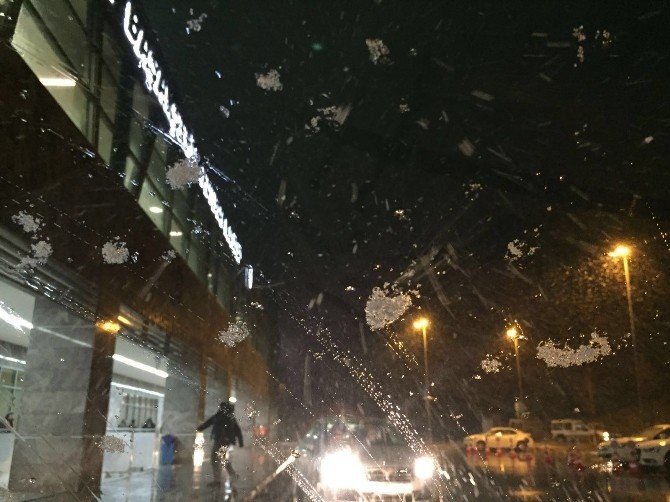 İstanbul’da Beklenen Kar Yağışı Başladı