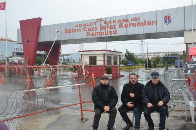 Silivri Cezaevi önünde 'Ey özgürlük' türküsü