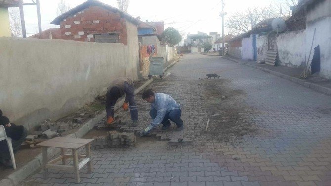 Alaşehir Belediyesi Asfalt Ve Bordür Çalışmalarını Sürdürüyor