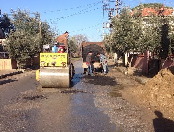 Alaşehir Belediyesi Asfalt Ve Bordür Çalışmalarını Sürdürüyor
