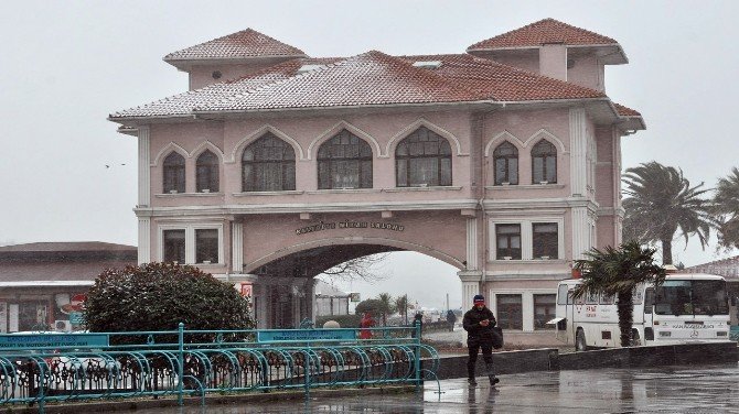 Bandırma’da Beklenen Kar Yağışı Başladı