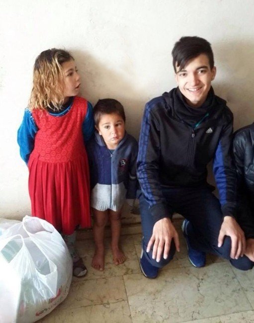 Liseli Öğrencilerden Suriyeli Ailelere Yardım