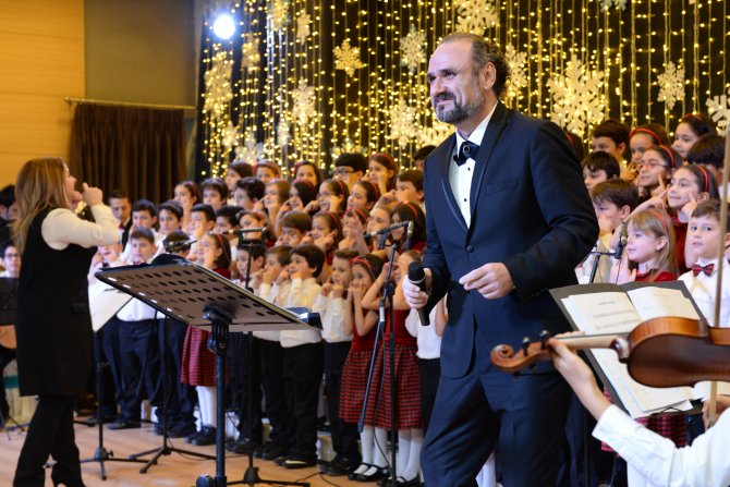 Ünlü tenor Aysev, Bilfenli öğrencilerle aynı sahneyi paylaştı