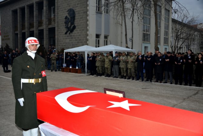 Diyarbakır’da Şehit Uzman Çavuş Şahin için tören düzenlendi
