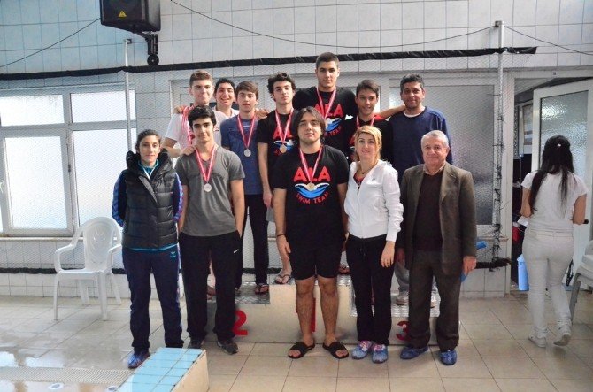 Okullararası Gençler Yüzme Yarışmaları