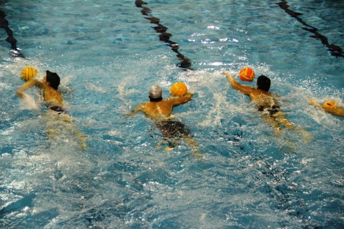 Büyükşehir Belediyesi’nin spor kompleksi ile yüzücüler havuza kavuştu