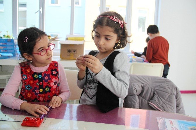 İstanbul’da 6 Bin TL’lik Ücretsiz Eğitim İçin 200 Çocuk Aranıyor