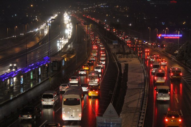 İstanbul trafiğinde kar rahatlığı
