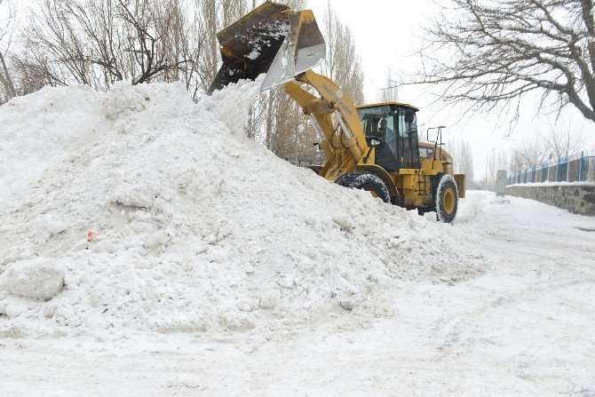 Yakutiye Belediyesi’nden Kar Çalışması