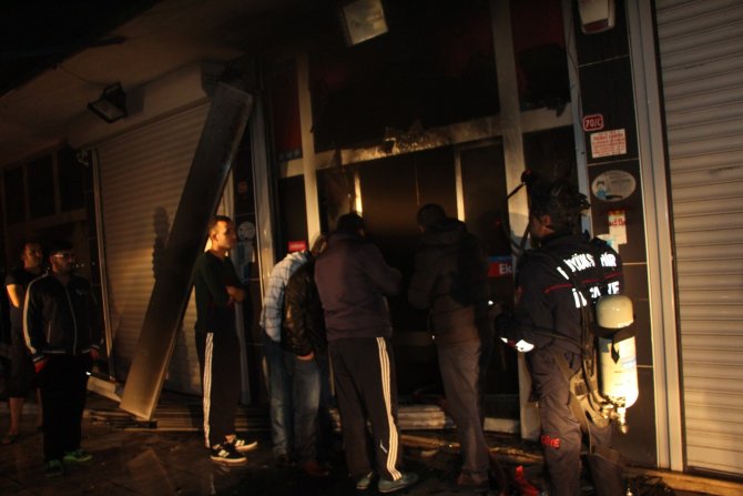 Nusaybin'de soğutucunun yol açtığı market yangını
