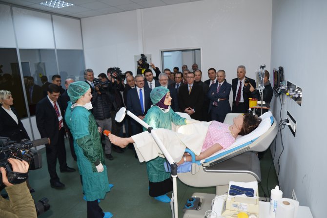 İyi Hekimlik Uygulamaları ve Simülasyon Merkezi'nde uygulamalı eğitim imkanı