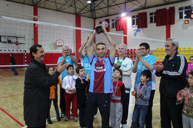 Fatih Koleji babalar voleybol turnuvası sona erdi