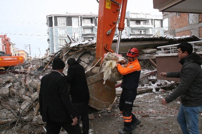 AFAD Başkanı Oktay Yerköy’de Çöken Binanın Enkazını İnceledi
