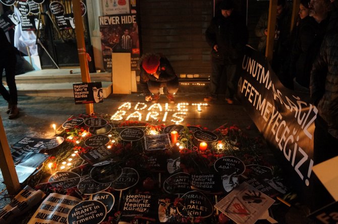 Hrant Dink’in öldürüldüğü yerde ‘Adalet ve Barış’ nöbeti