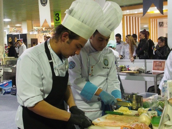 Aşçılık Öğrencileri Başarıdan Başarıya Koşuyor