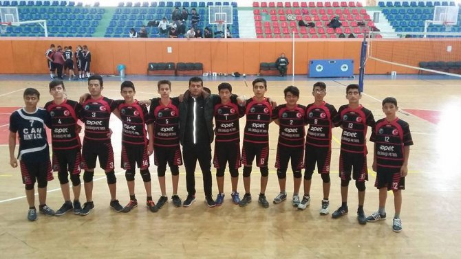 Voleybol turnuvasında Erzin Bahri Çelen Anadolu Lisesi Hatay şampiyonu oldu
