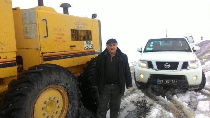 Afyonkarahisar’da Kar Nedeniyle Kapanan Köy Yolları Ulaşıma Açıldı