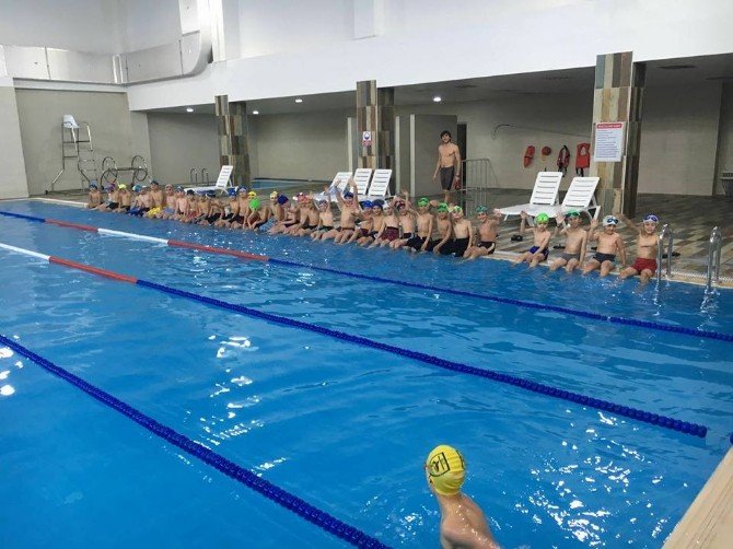 Tınaztepe Sosyal Ve Spor Tesisleri Yüzme Havuzu 7 Gün Hizmet Veriyor