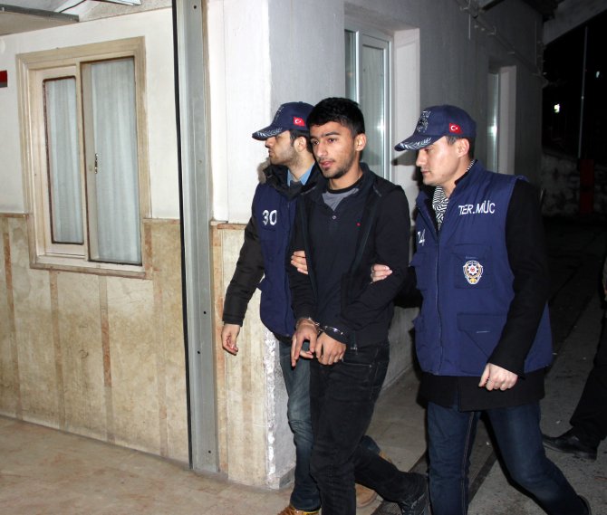 Manisa'daki terör operasyonunda gözaltına alınan 7 zanlı adliyede
