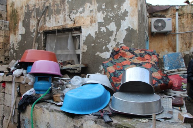 Nusaybin'de fakir ailenin toprak evi çöktü