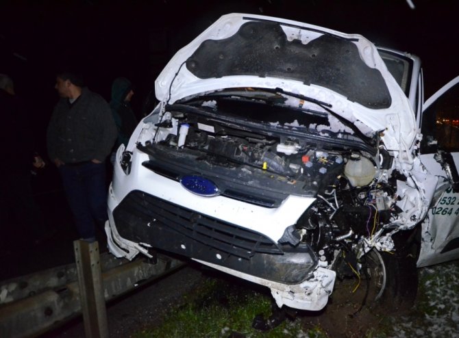Kaza yapan otomobile panelvan çarptı: 3 Ukraynalı yaralandı