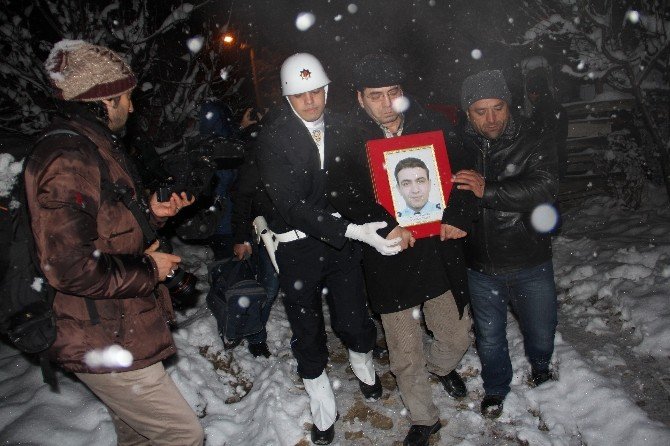 Şehit Polisin Cenazesi Baba Ocağına Getirildi