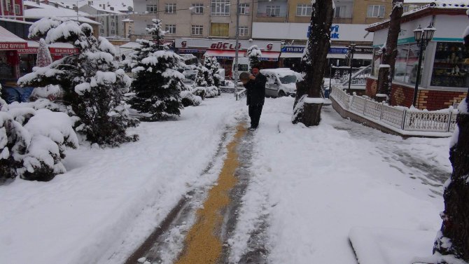 Yozgat’ta kar yağışı kenti beyaza bürüdü
