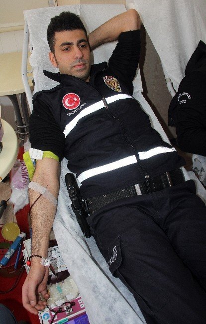 Polislerden Kan Bağışı
