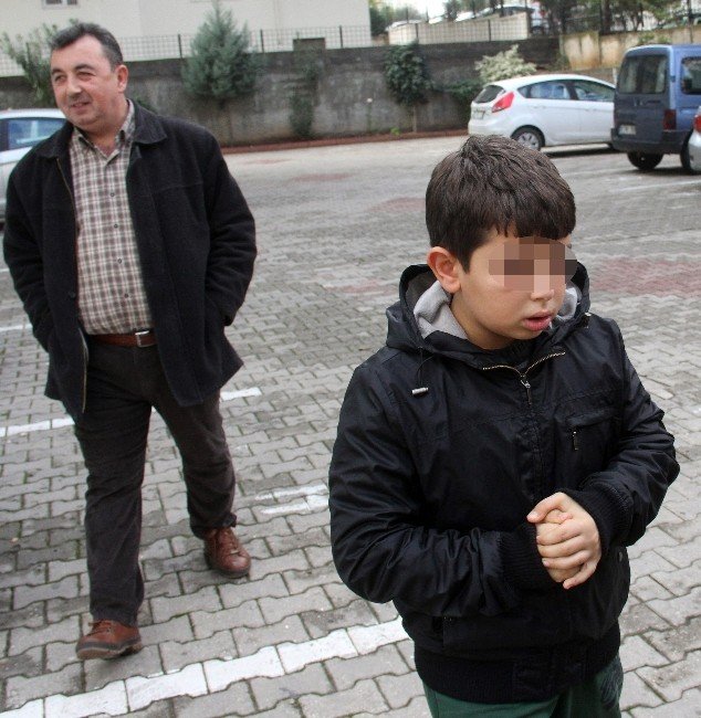 Sahte Polis, Hakimin 10 Yaşındaki Yeğenini Dolandırdı