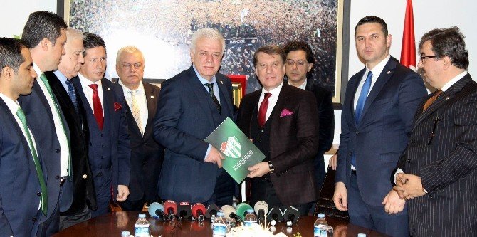 Bursaspor’un Yeni Başkan Ali Ay, Görevi Devraldı