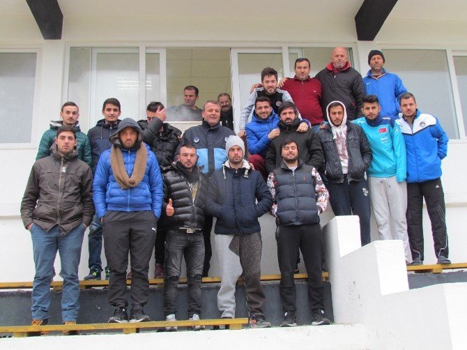 Çeşme Belediyespor Futbolcuları Mangalla Moral Depoladı