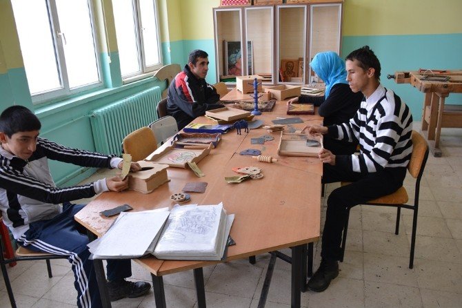 Yozgat’ta Eğitilebilir Zihinsel Engelli Öğrenciler Yaptıkları Çalışmalarla Görenleri Şaşırtıyor