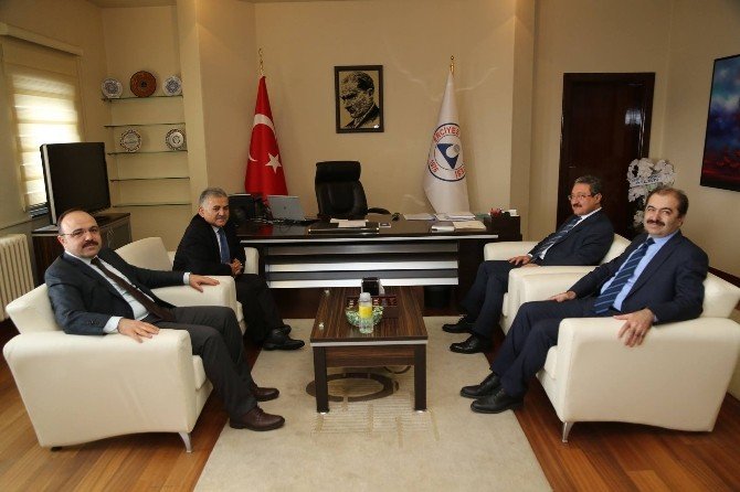 Başkan Büyükkılıç Erciyes Üniversitesi Rektörlüğü’ne Atanan Prof.dr. Muhammet Güven’i Ziyaret Etti
