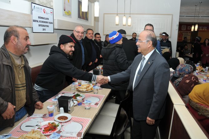 Sığınmacılar, ilin yöneticileri ile yemekte buluştu