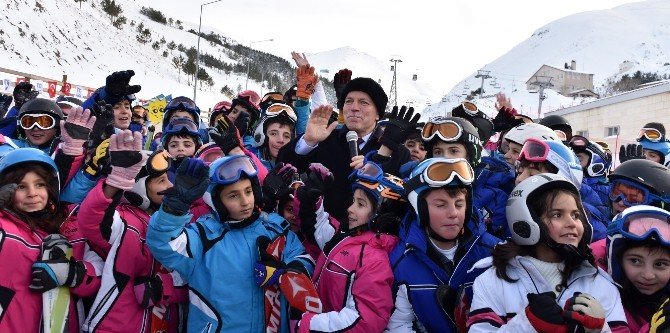 Büyükşehir’in Kış Spor Okulları Açıldı