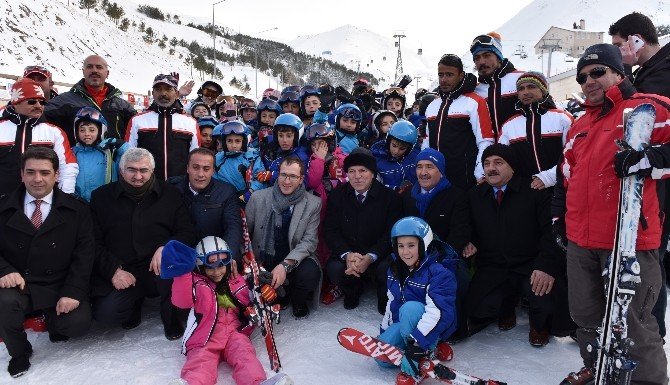 Büyükşehir’in Kış Spor Okulları Açıldı