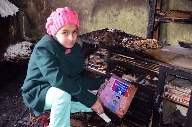 Tosya’da Evleri Yanan Anne Ve Çocukları Sokakta Kaldı