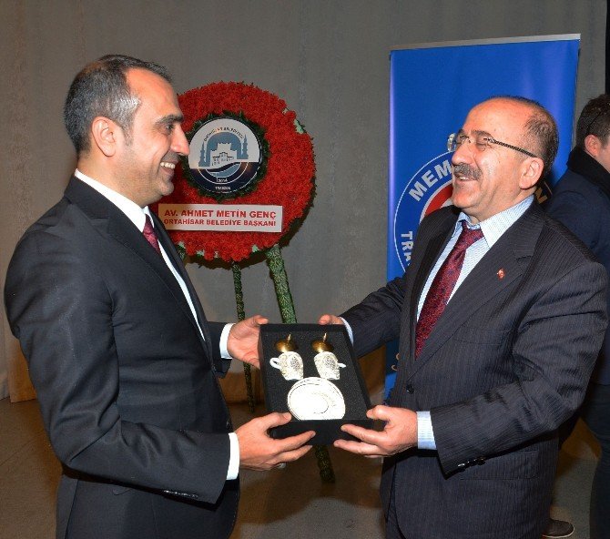 Trabzon’da ‘Türkiye, Ortadoğu Ve Dünya’ Konulu Konferans