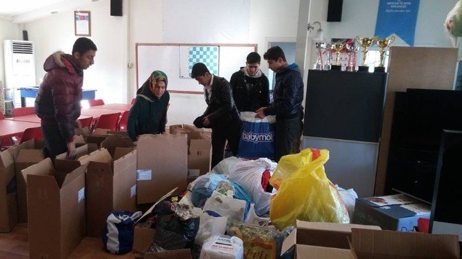 Salihli Gençlik Merkezi’nden Bayırbucak Türkmenlerine Yardım