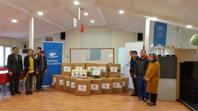 Salihli Gençlik Merkezi’nden Bayırbucak Türkmenlerine Yardım