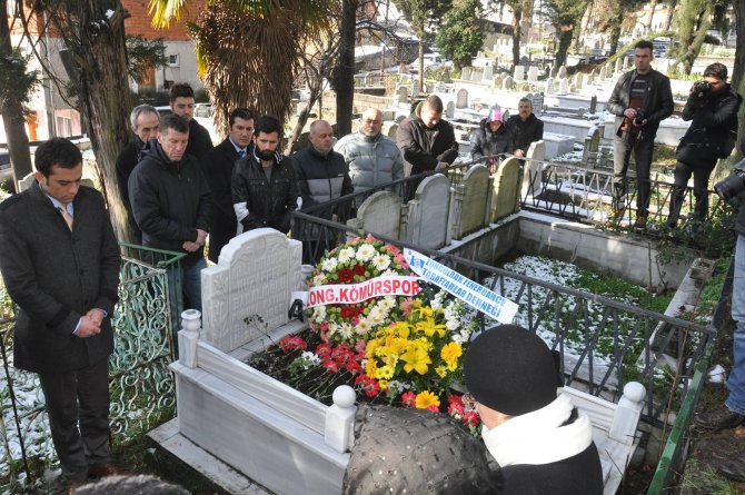 Milli futbolcu Muzaffer Badalıoğlu, mezarı başında dualarla anıldı