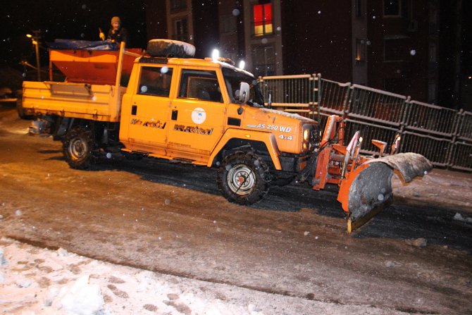 Ereğli'de kar yağışı sürücülere zor anlar yaşattı